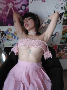 Where are my submissive armpit worshippers report in my dms right now