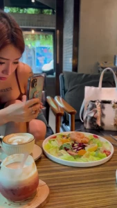 Taiwanese bebetsai cafe hopping with company cafe