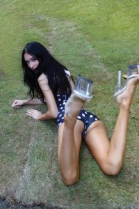 I love showing my ass to online pervs but i cant do it irl