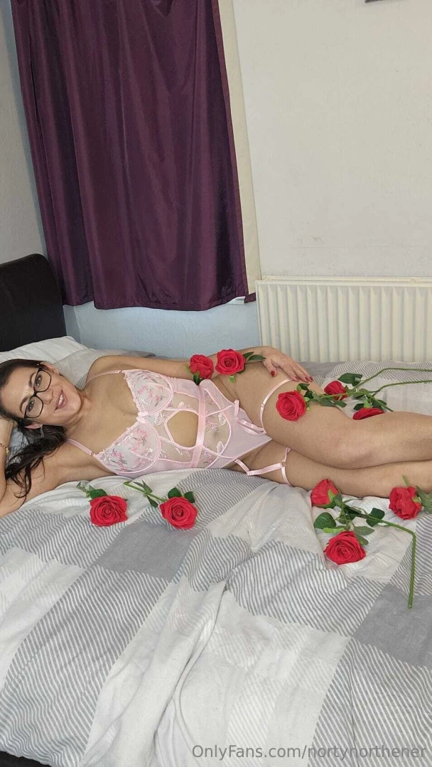 Hey sexy humans join me tomorrow eve live for a very special valentine 