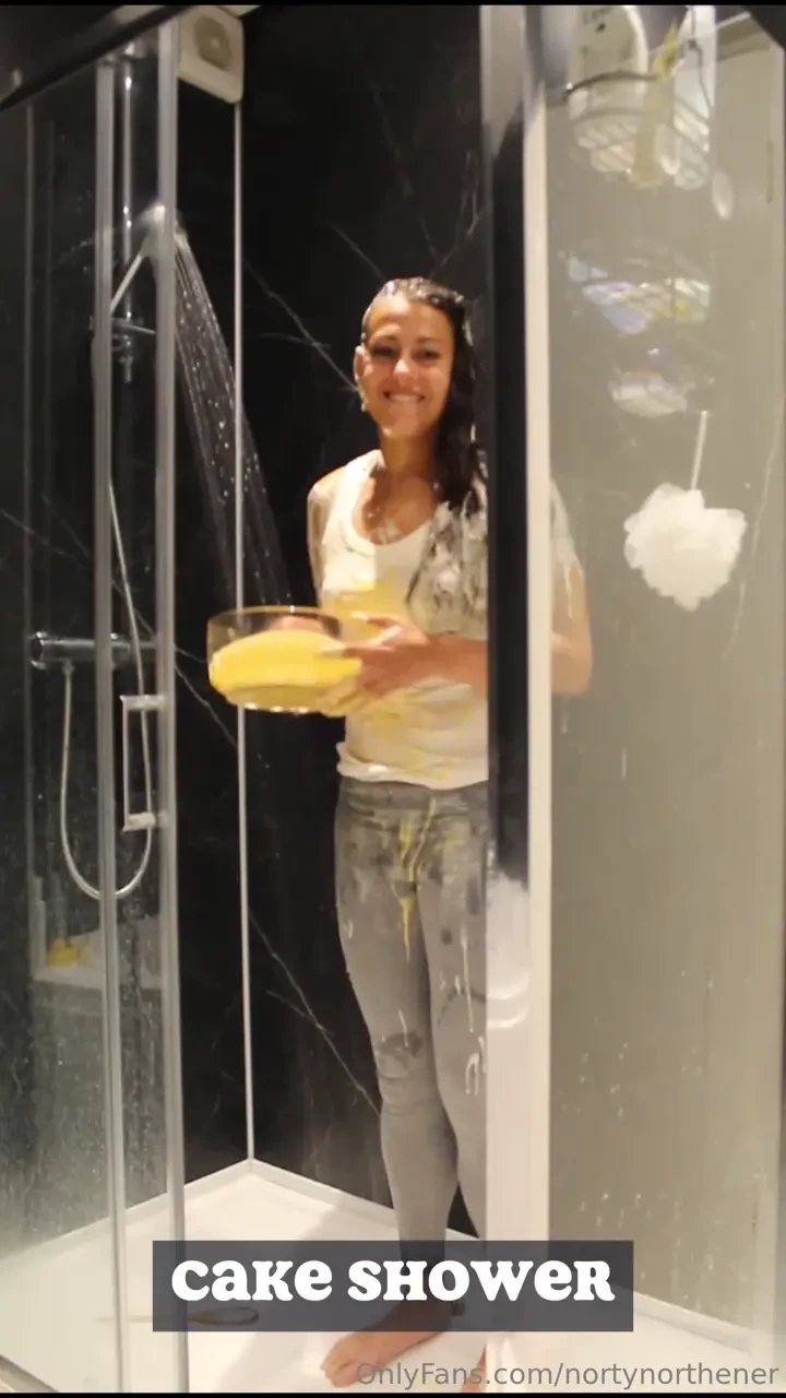 Roleplay of a girl who is getting herself and a cake ready for the 