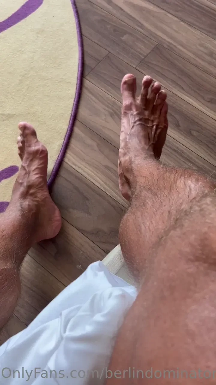 Sound on - real alpha voice and big alpha feet 