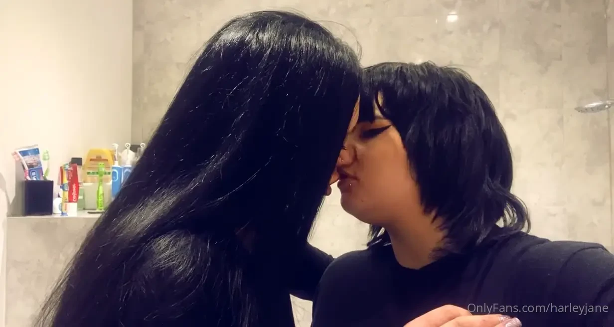 Would you like me to make content with her 