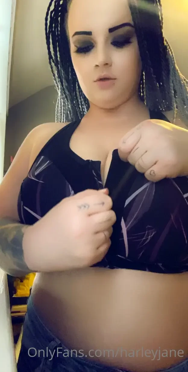 Who doesn t love a decent sports bra that makes you tits burst 