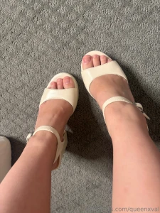 We back baby who likes feet content