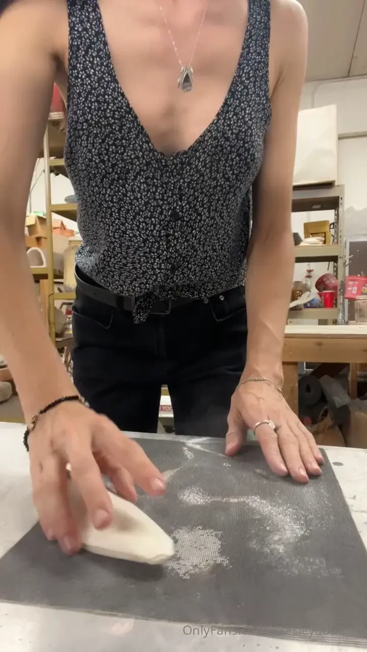 I m such a distraction at the shop 