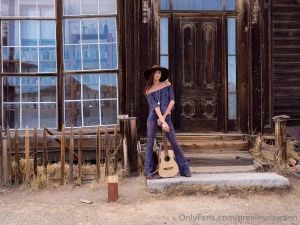 Ghost town gal