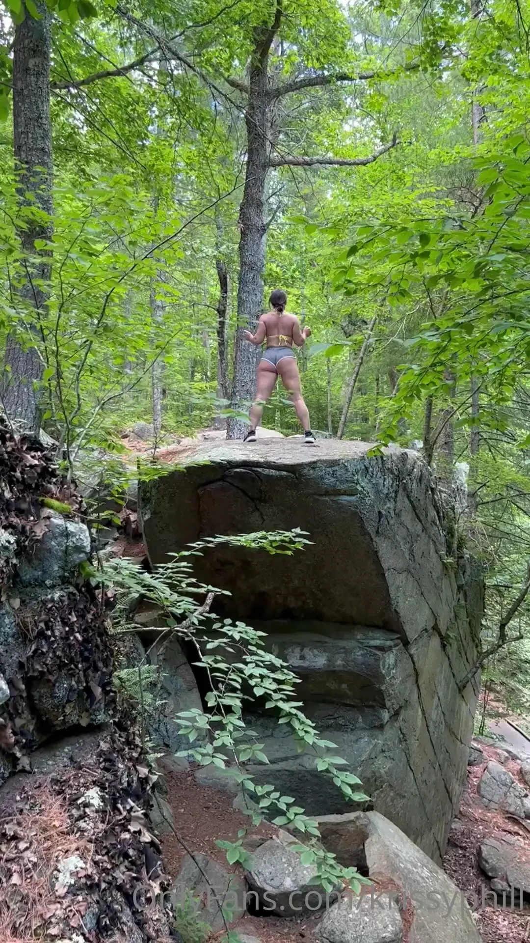 Twerking in the woods what a feeling i kind of wish i was naked 