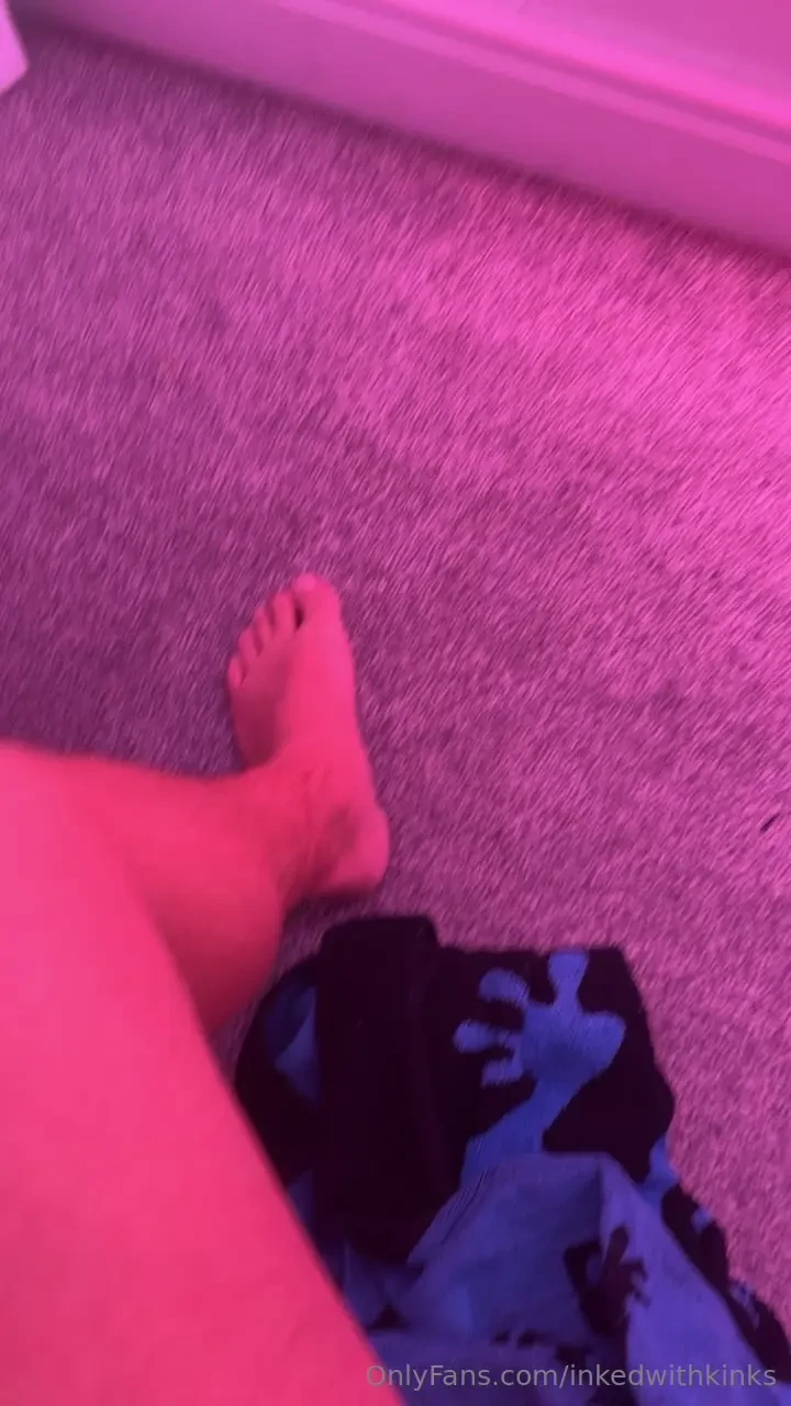 Come see whats under my towel 