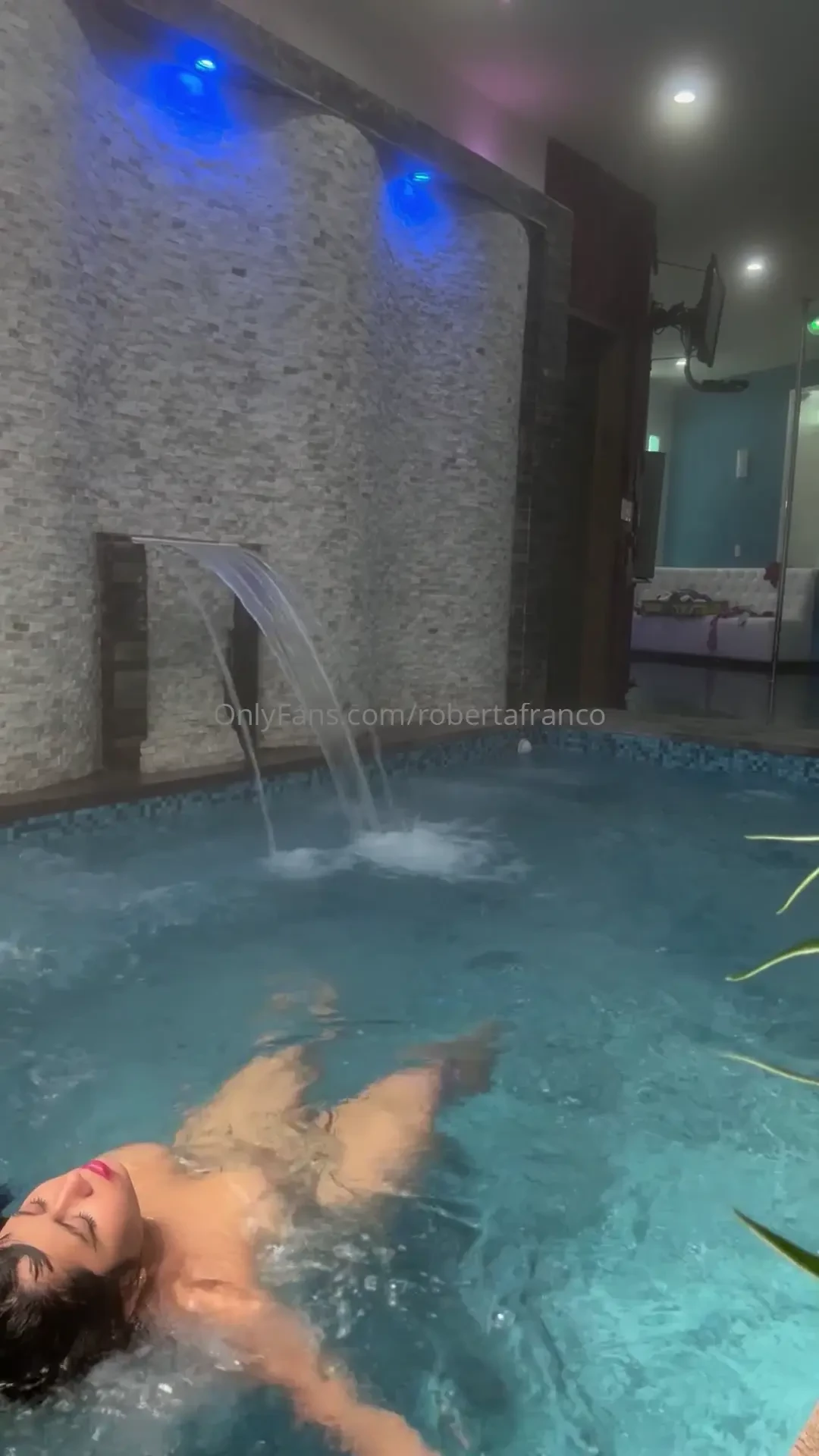 Nadando como dios me trajo al mundo 