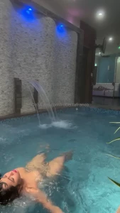 Nadando como dios me trajo al mundo