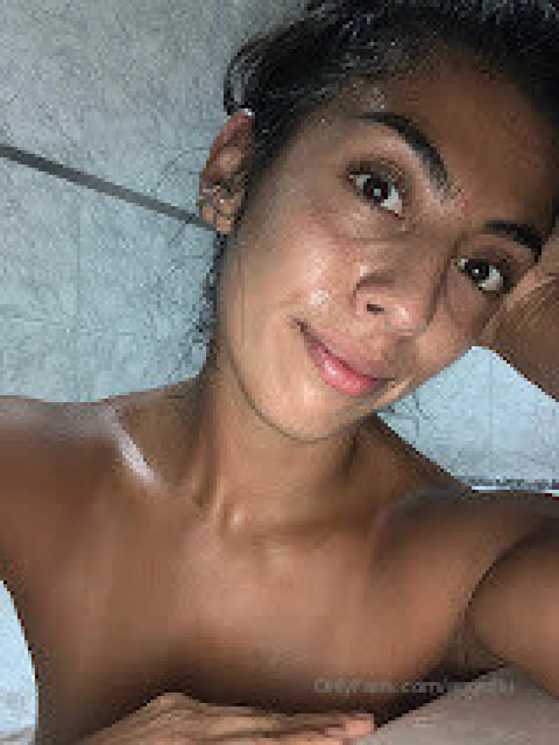 Worship me loser my face is beautifull 