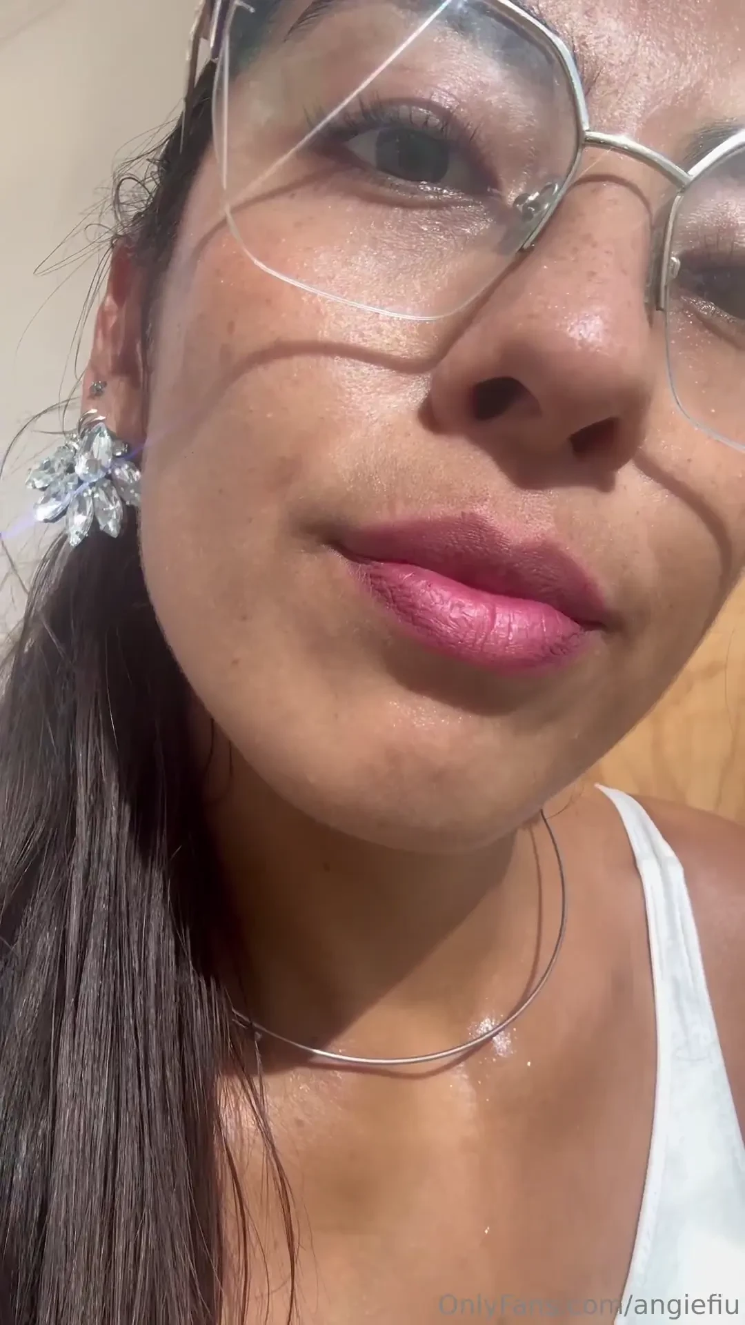 Your goddess is so beautiful look at her she deserves you to work all 