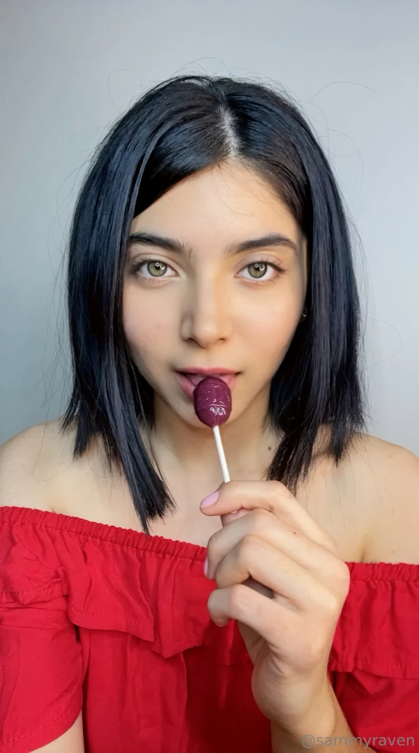 I love to suck lollipops 