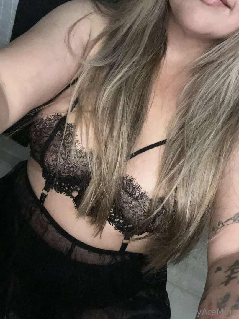 New set who wants to see me pop these big tits out 