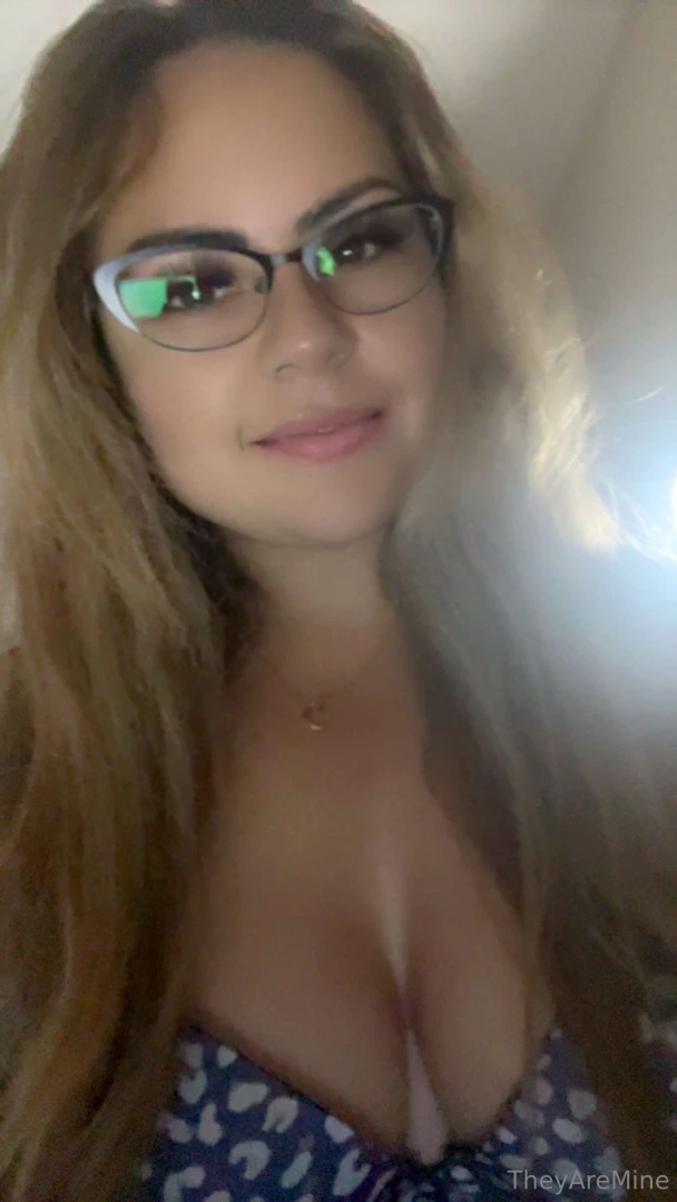 Good morning daddies who wants to see me suck on my own tits check dms 