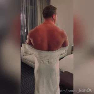 Kiss meeeee and rub me down i don t wanna have to do it myself