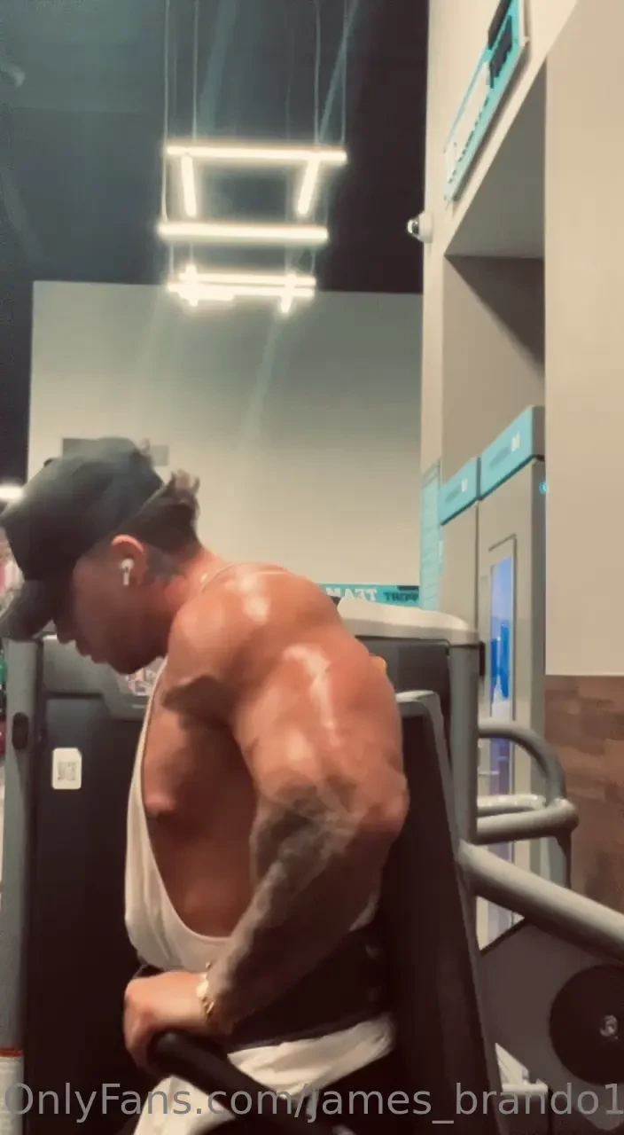 Raw fucking beef you can tell it was arm day 