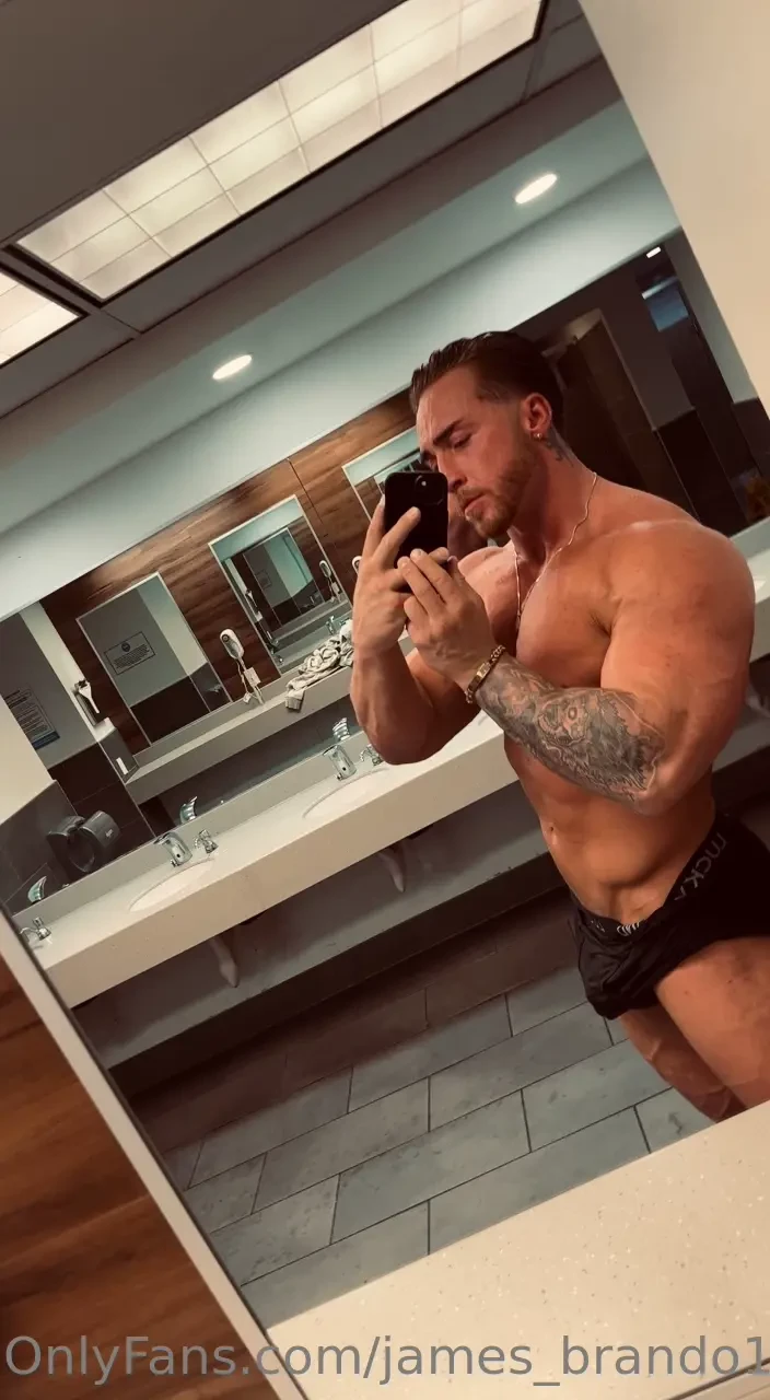 Fresh out the sauna and daddy s man pussy and massive cock is sweaty 