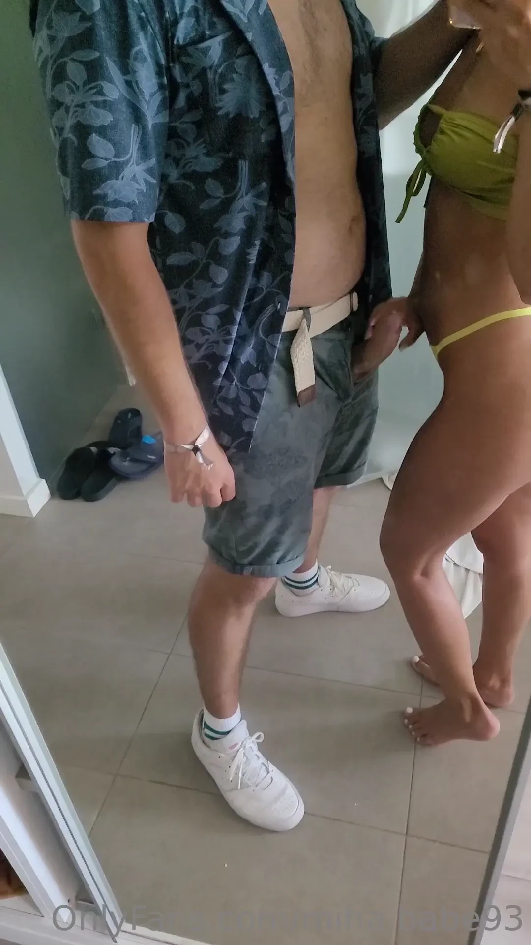 Dupa cum stiti sunt in vacanta si nu prea am timp sa raspund la mesaje 