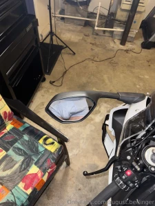 I think there s something wrong with my mirror help me out here