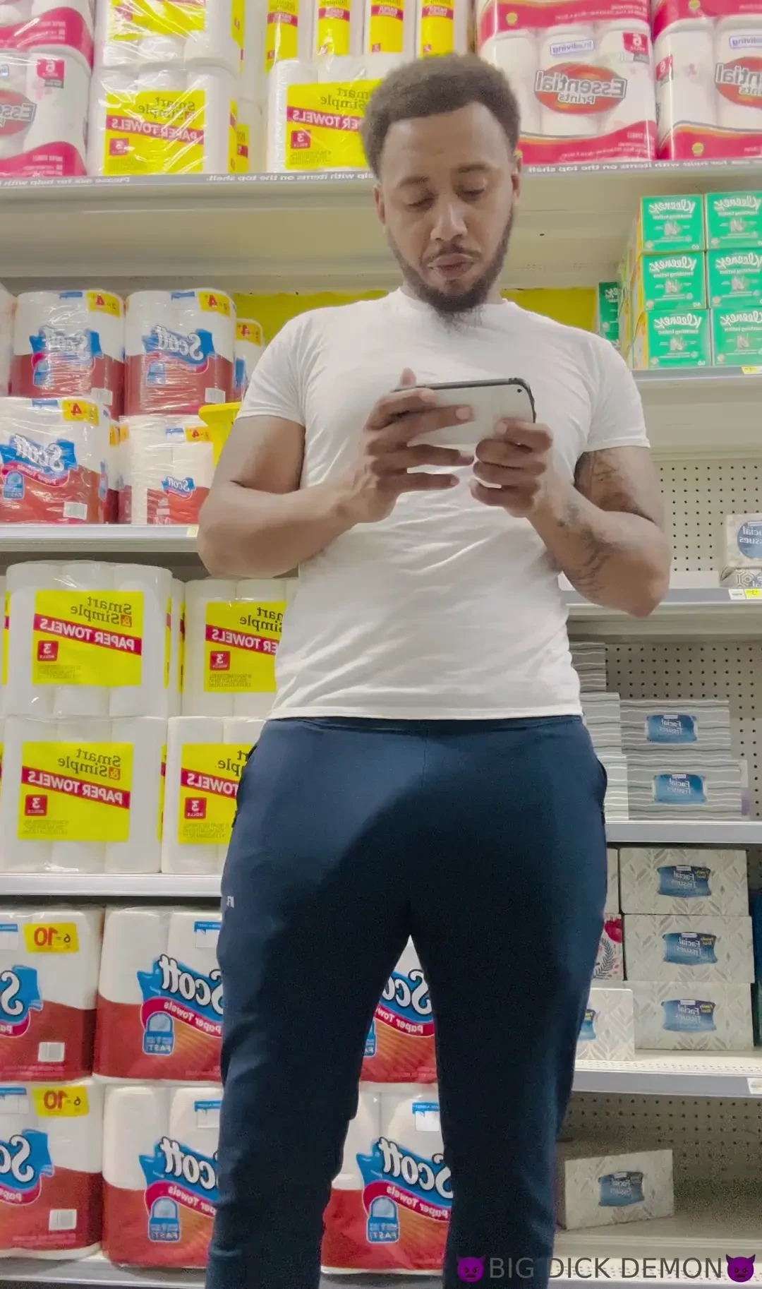 Store run wwyd u see me in aisle 