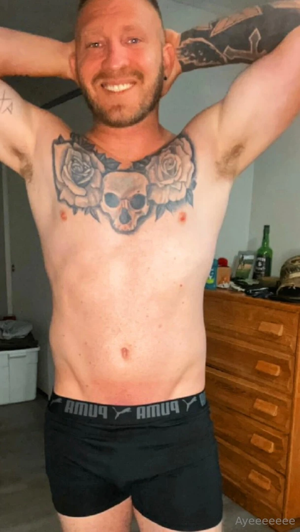 Got ready for work and i m bored very bored save me 