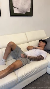 Come and caress my leg