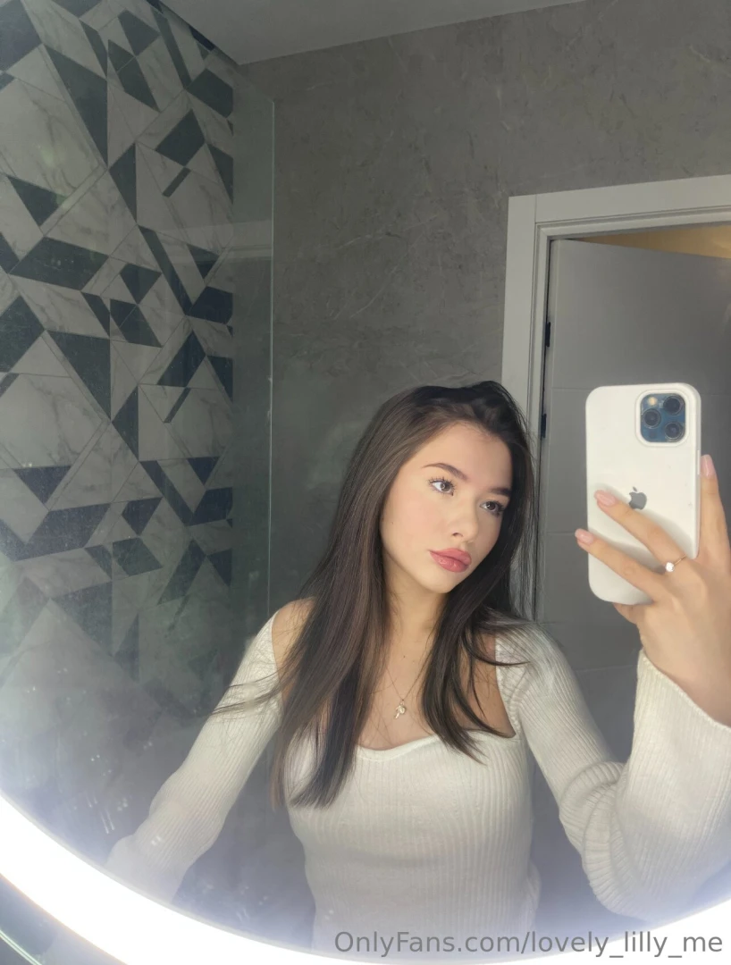 When you are not only a beauty but also your own hairdresser 