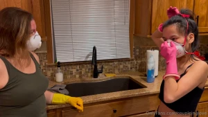 Stepmother and stepdaughter cleanup and fuck mrs loren walks into the part 1