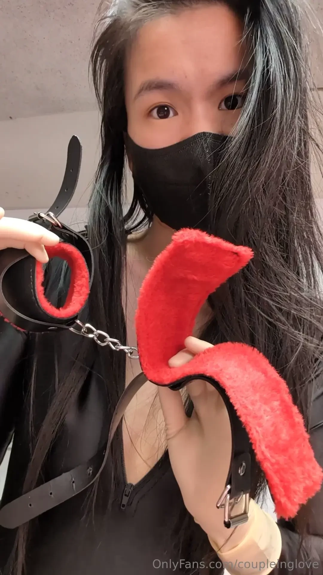 Give me your hands now 
