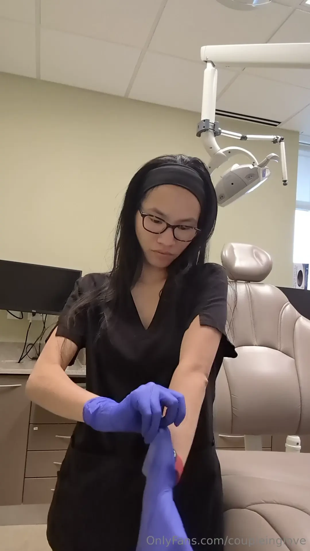 Hello i ll be your dental assistant today 