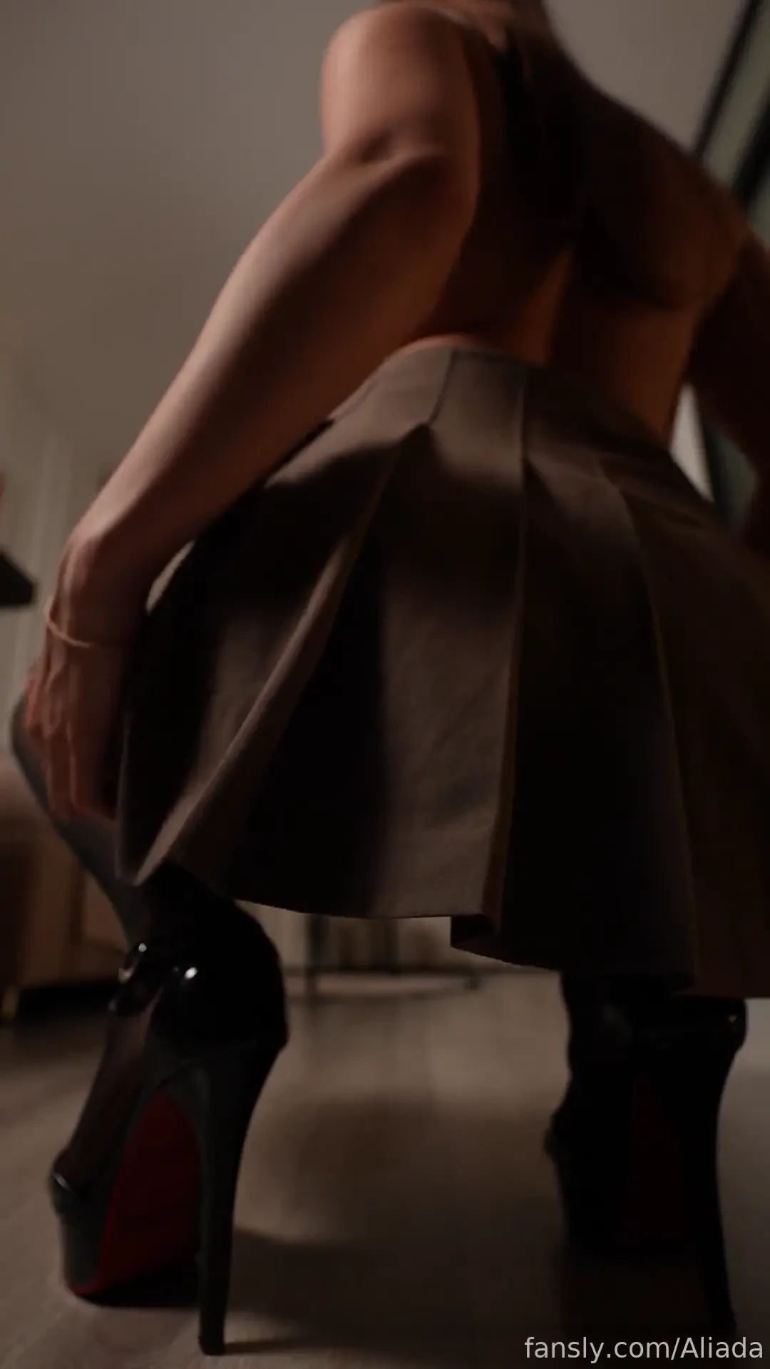 Oh yes fyp brunette pawg curvy booty nopanties stockings upskirt heels 