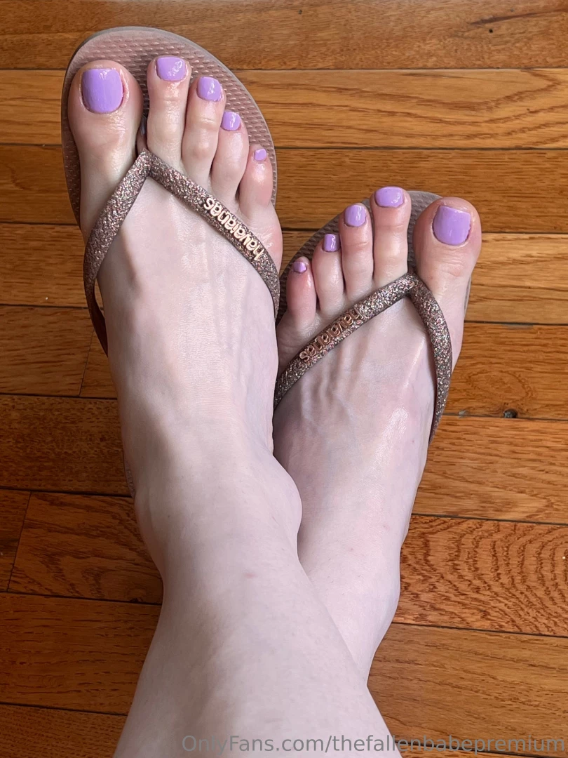 Twas about time to get a new pedi how do we like this color check your 