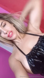 I m bored baby you want to see me very hot and naked