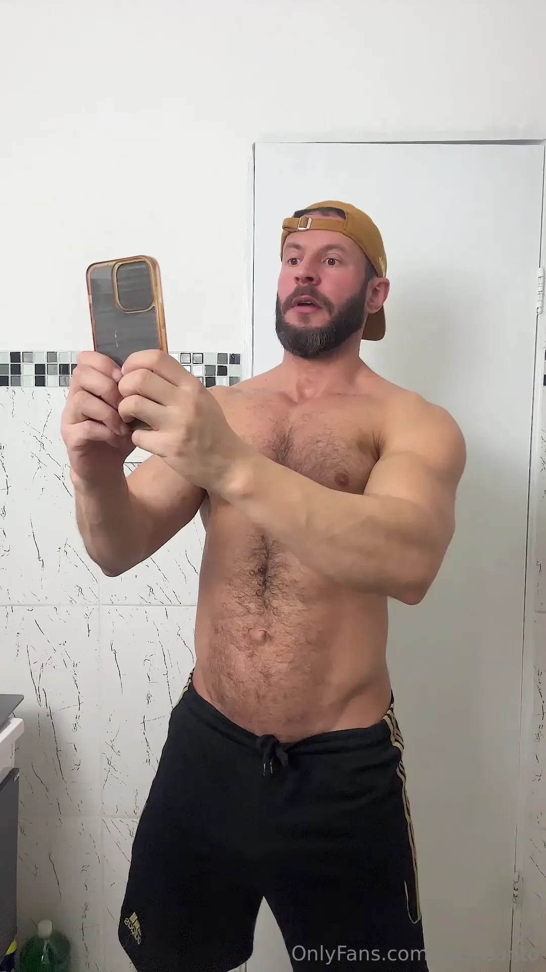 Pode tirar um nude pra mim 