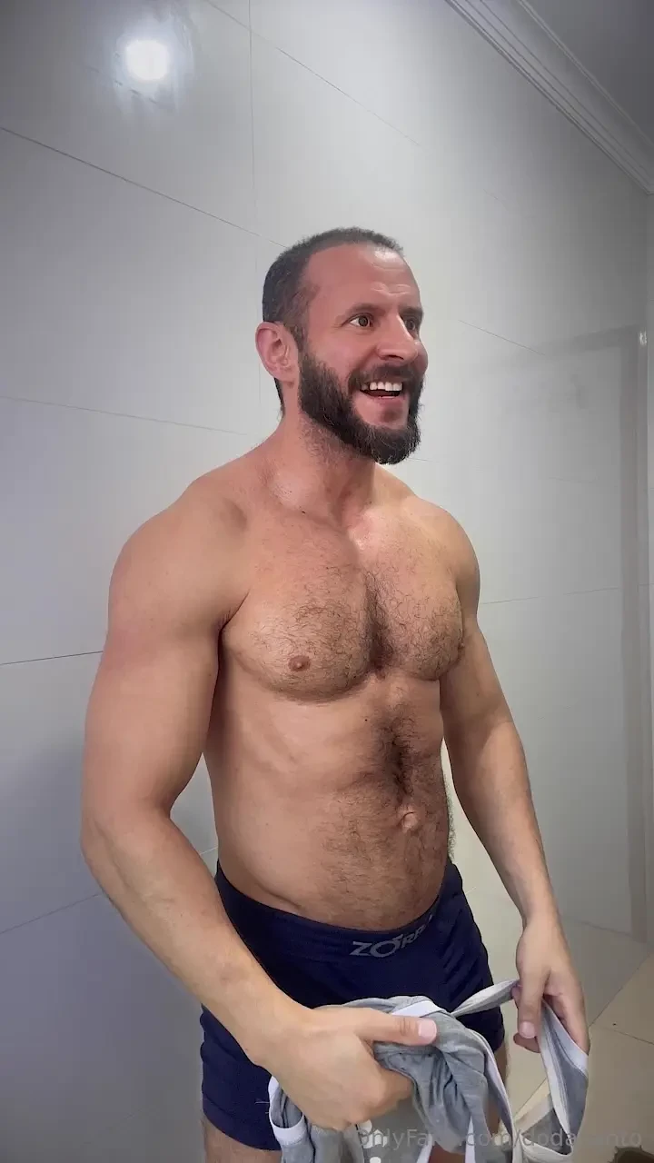 Usando jock na academia sem censura 