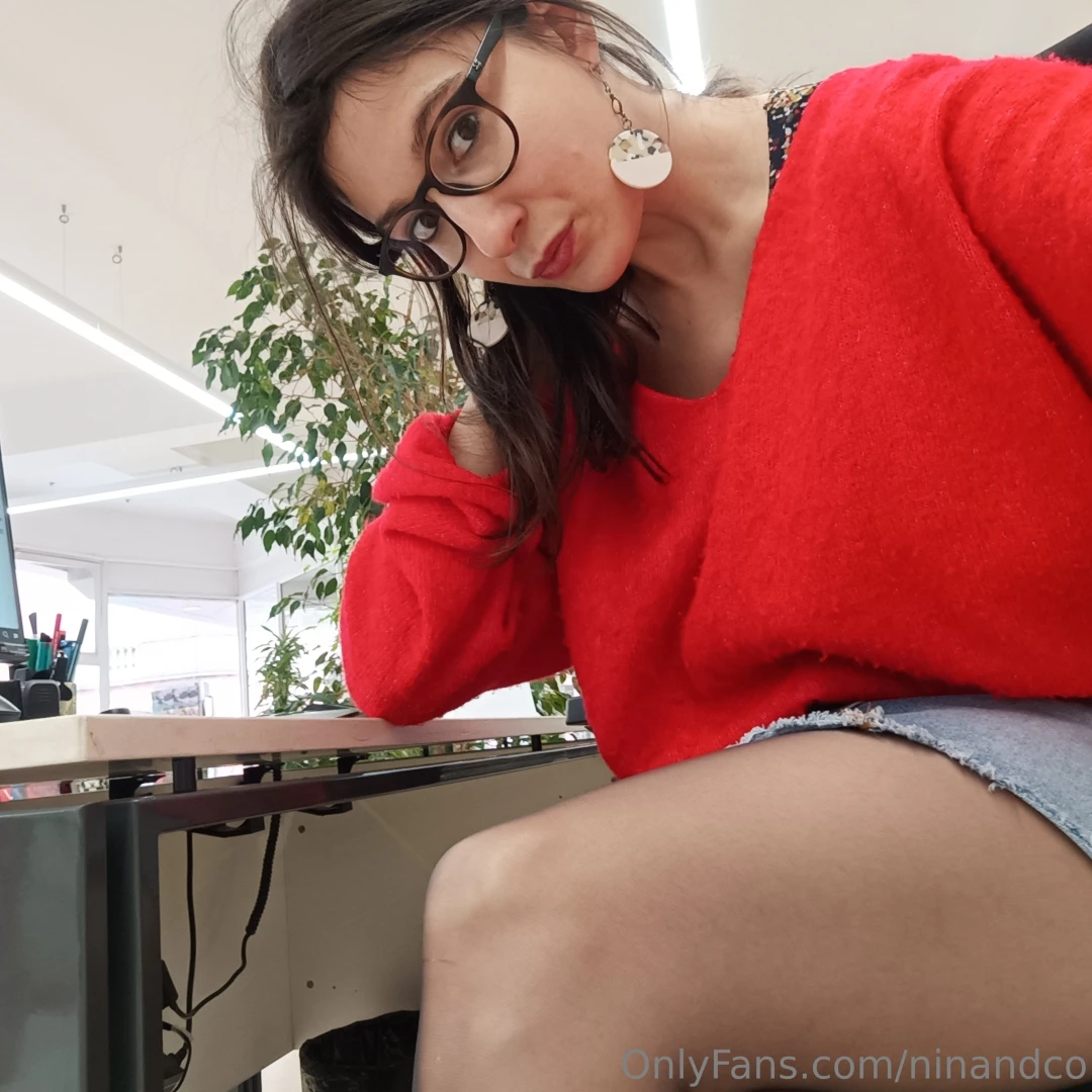 Petit coucou du travail hi from work part 1 