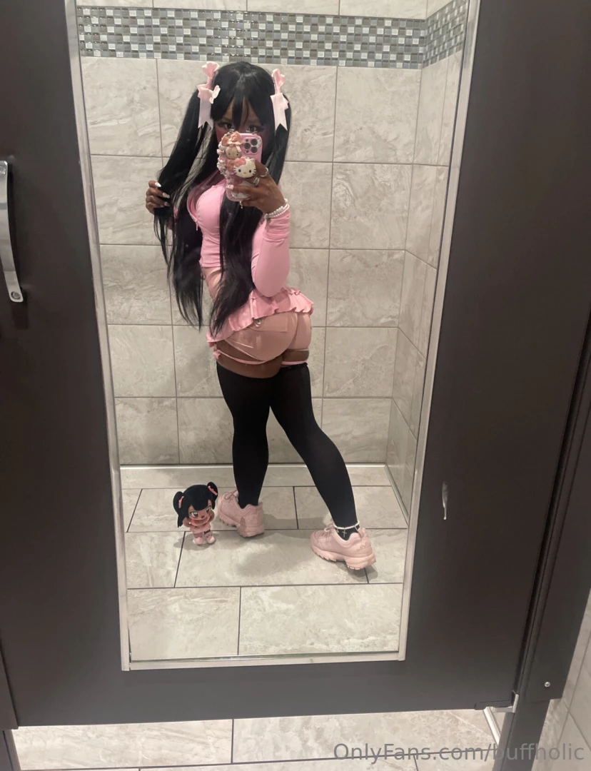 3 booty working out now 