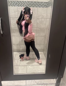 3 booty working out now