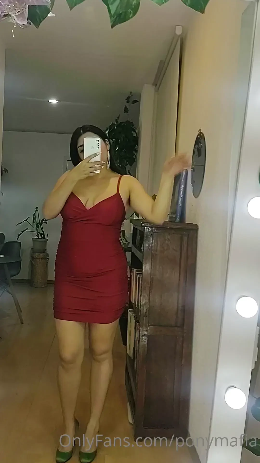 I don t like to wearing panties on a sexy dress do you want a peek 