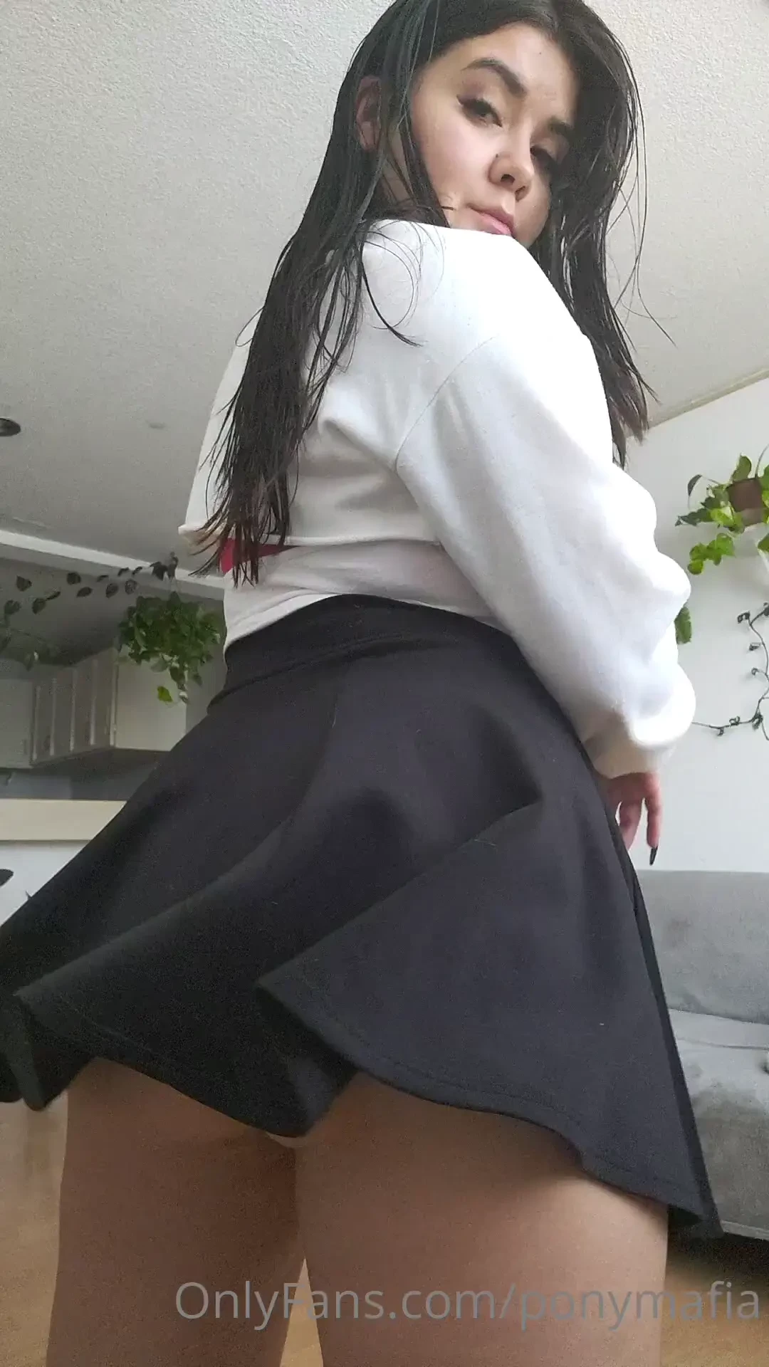 Happy sunday do you like how i move my little booty 