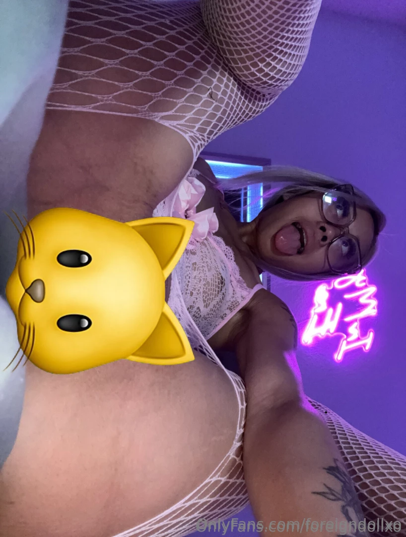 Hey daddy do you like watching me fuck my pretty pussy for you 