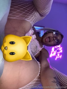 Hey daddy do you like watching me fuck my pretty pussy for you