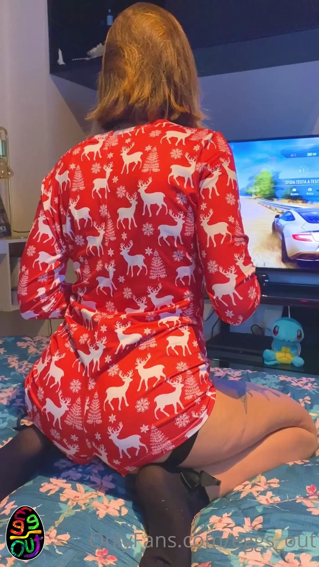 Gioco alla play vestita in intimo molto sexy mentre mi faccio scopare 