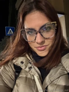 Sono le 5 del mattino stiamo partendo per andare a sciare e per farvi