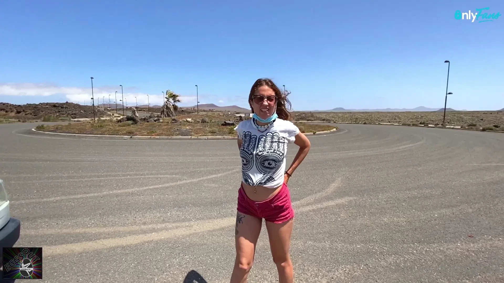 Questo posto mi mette una voglia matta di sfondarmi la figa e nik gode 