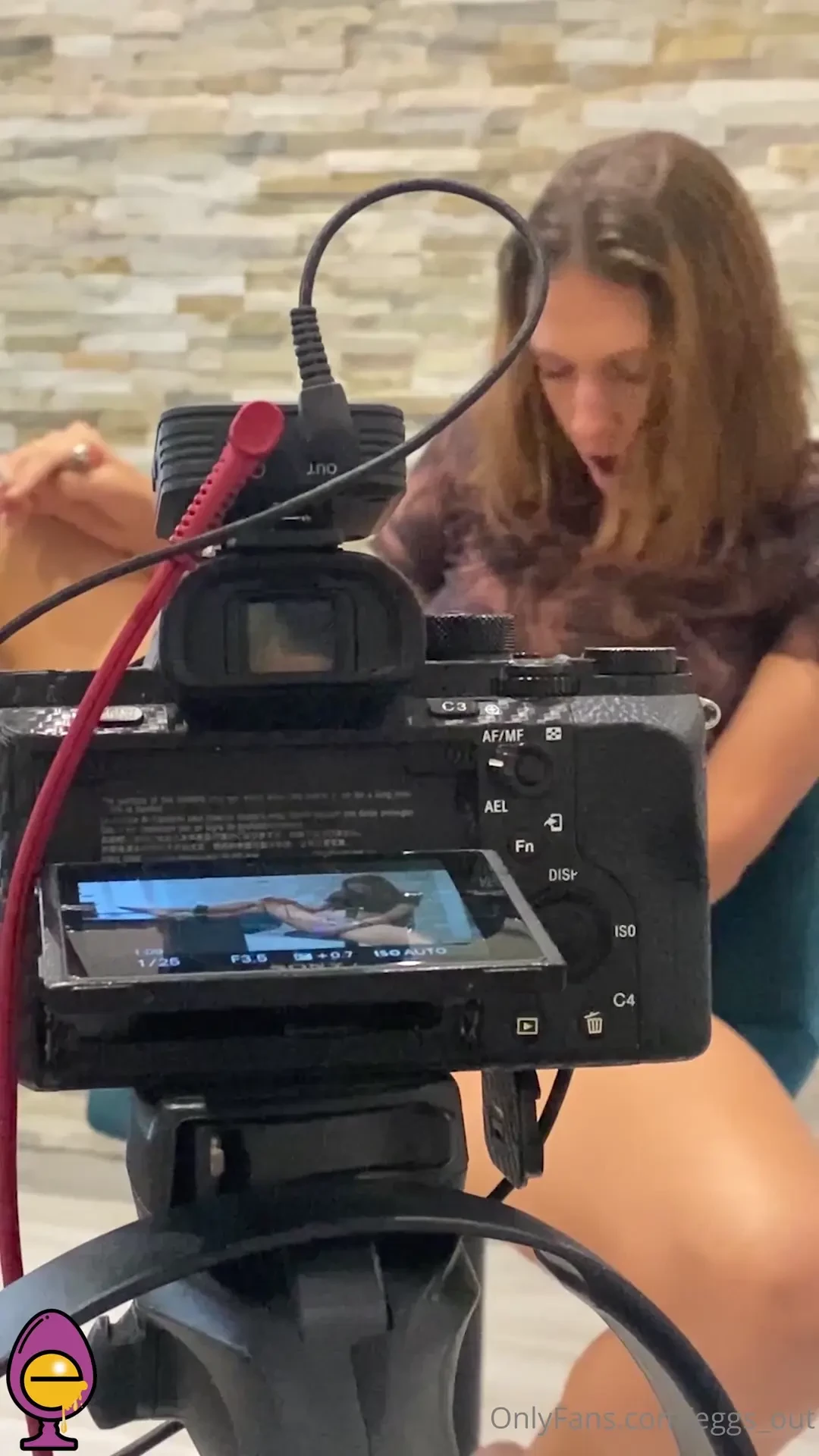 Fumo una sigaretta mentre mi masturbo 