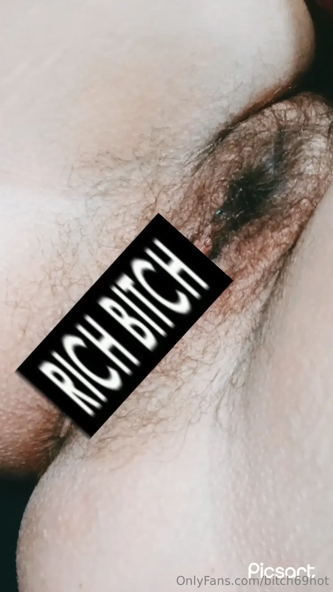 My pussy and ass are very juicy and hairy ask me to show you 