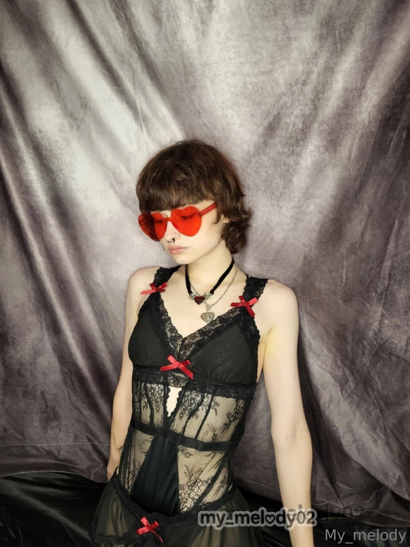 Cute pics with the heart glasses how could you not love this look xd 